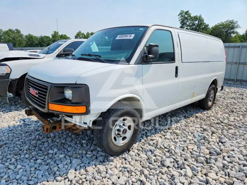 2015 GMC Savana photo