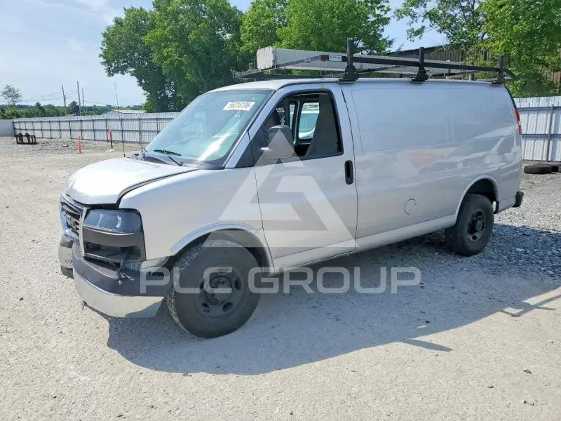 2015 GMC Savana photo