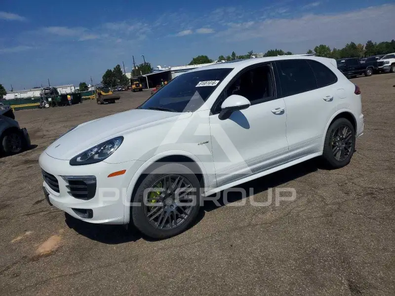 2015 Porsche Cayenne photo