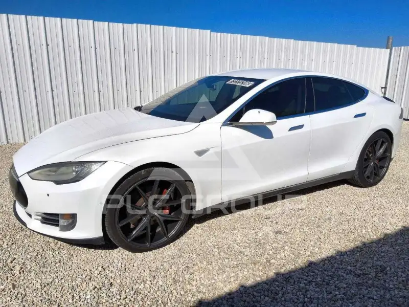 2015 Tesla Model S фото