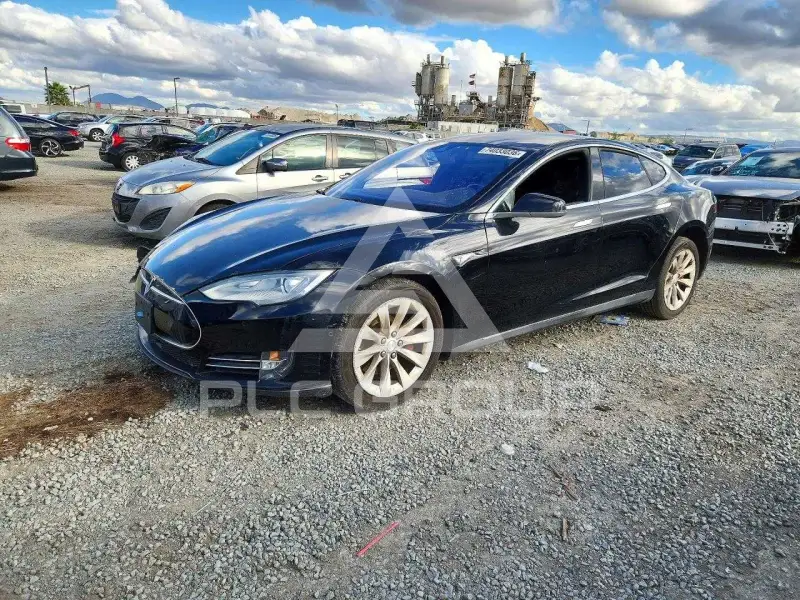 2015 Tesla Model S photo