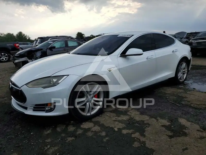 2015 Tesla Model S фото