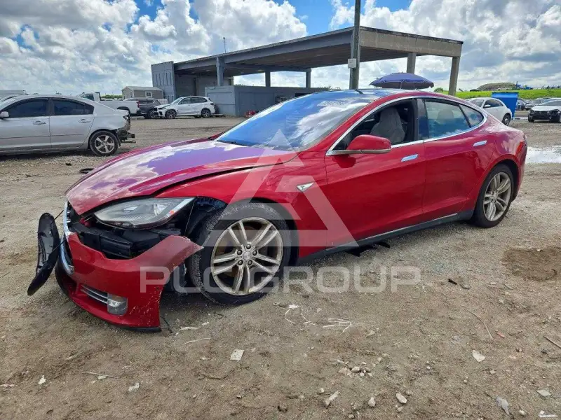 2015 Tesla Model S фото