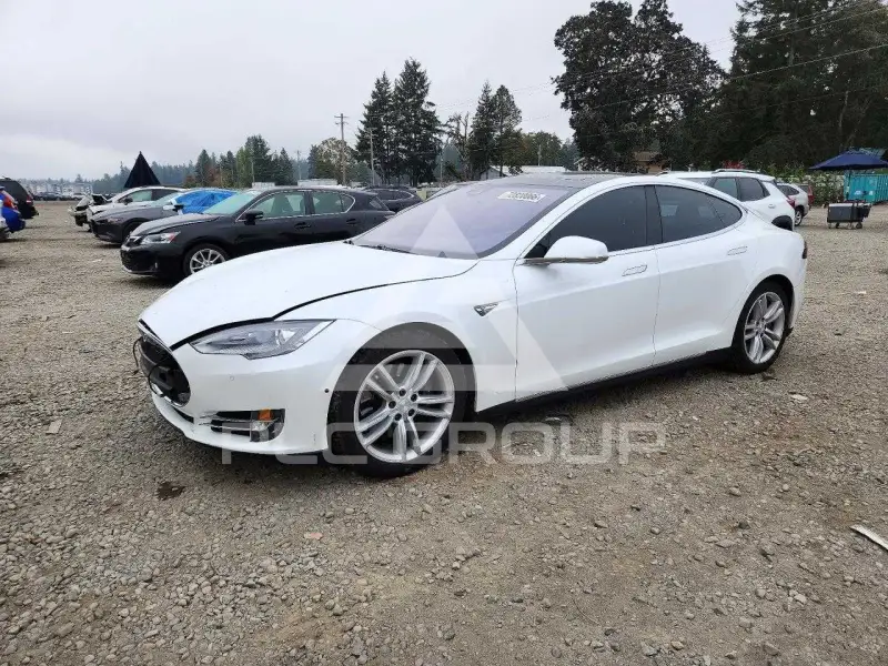 2015 Tesla Model S фото