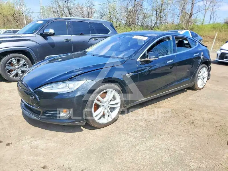 2015 Tesla Model S фото