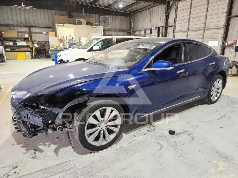2015 Tesla Model S photo