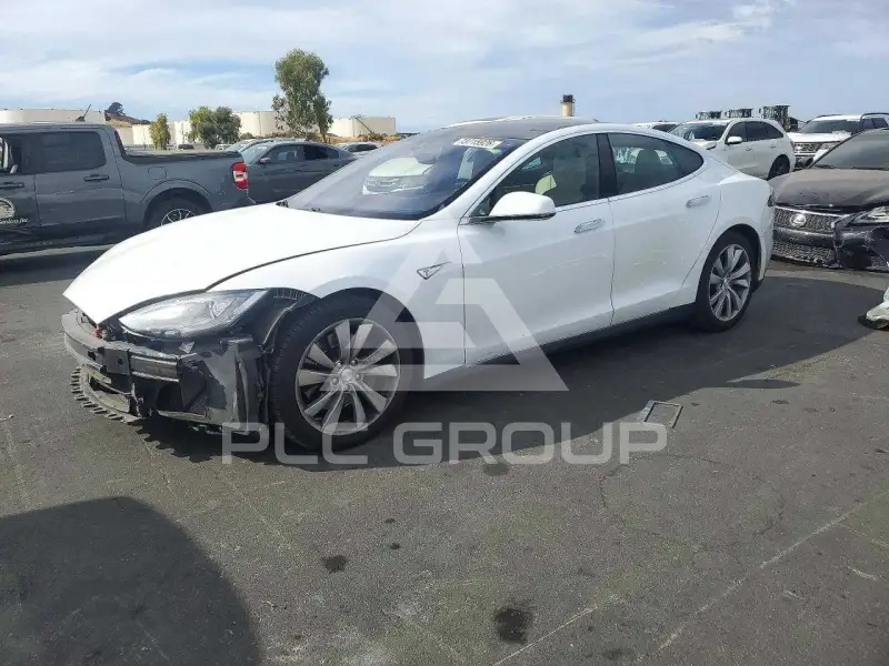 2015 Tesla Model S photo