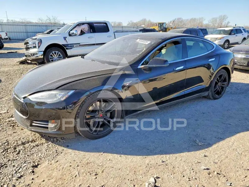 2015 Tesla Model S фото