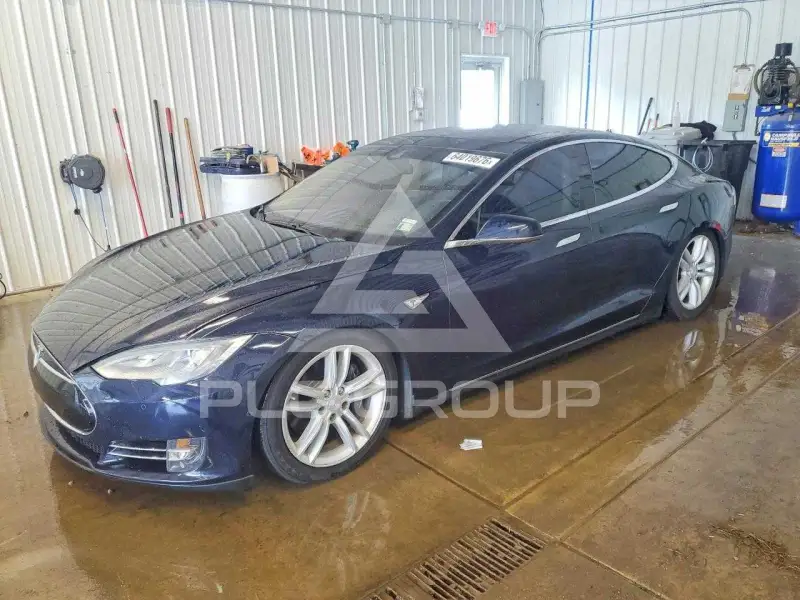 2015 Tesla Model S фото