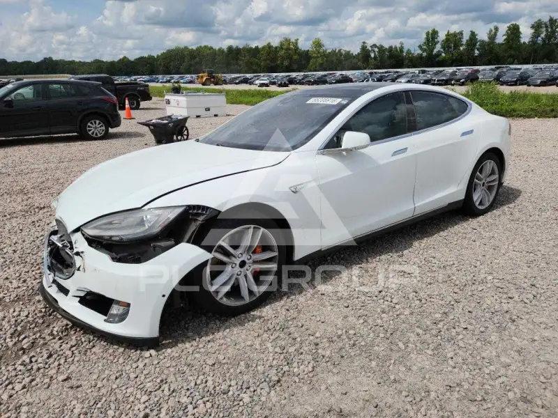 2015 Tesla Model S фото