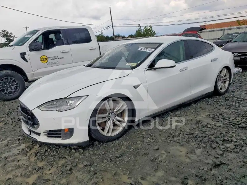 2015 Tesla Model S фото