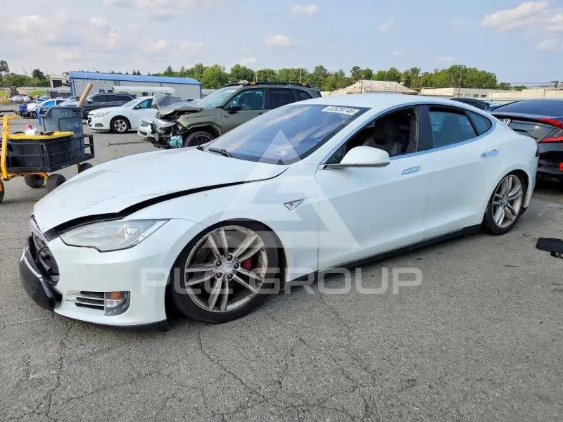 2015 Tesla Model S фото