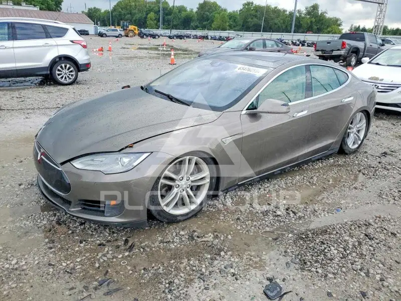 2015 Tesla Model S фото