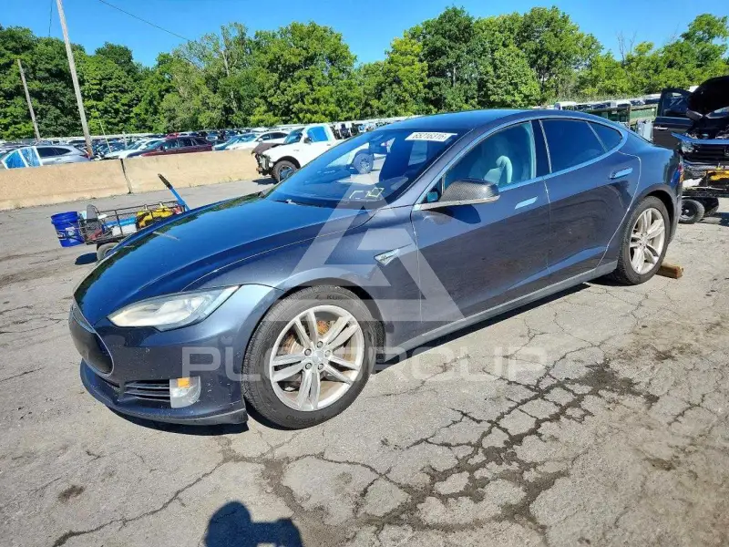 2015 Tesla Model S фото
