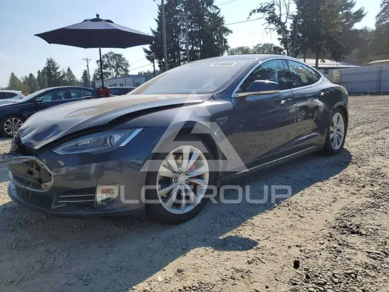 2015 Tesla Model S photo