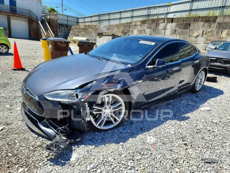 2015 Tesla Model S фото