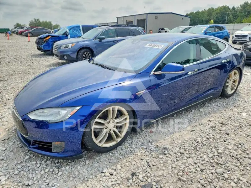 2015 Tesla Model S фото
