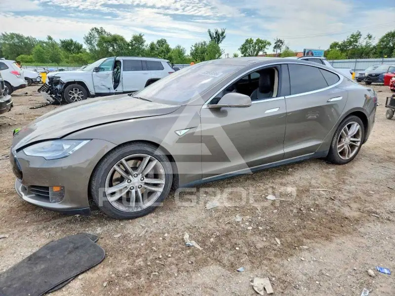 2015 Tesla Model S фото