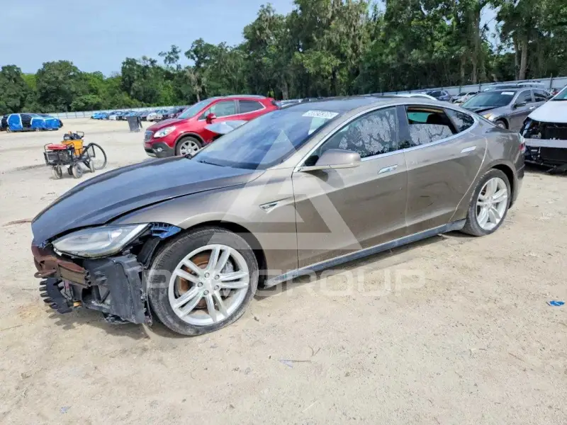 2015 Tesla Model S фото