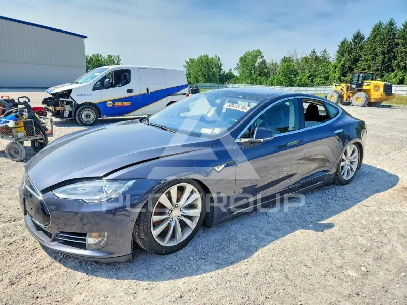 2015 Tesla Model S фото