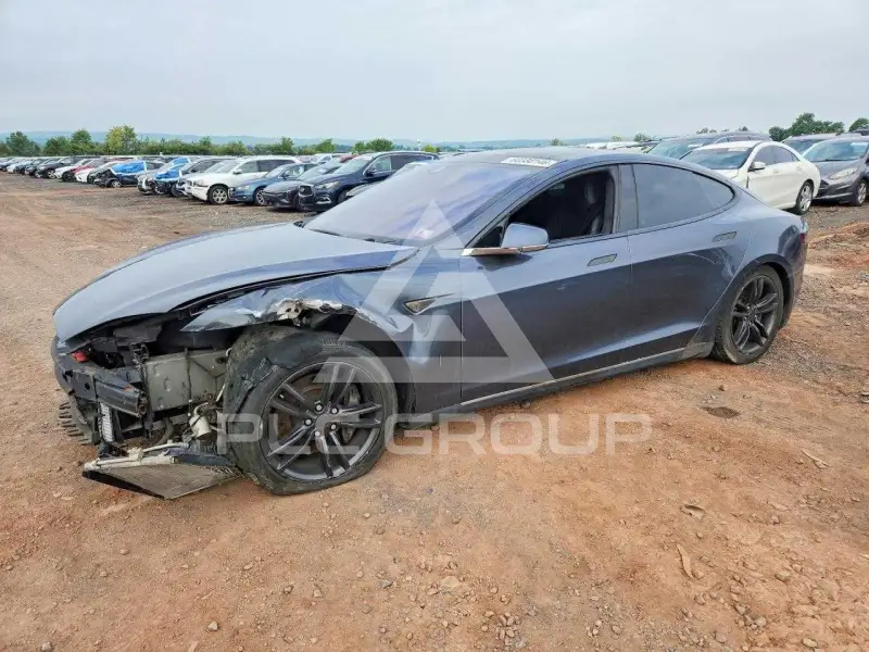 2015 Tesla Model S фото
