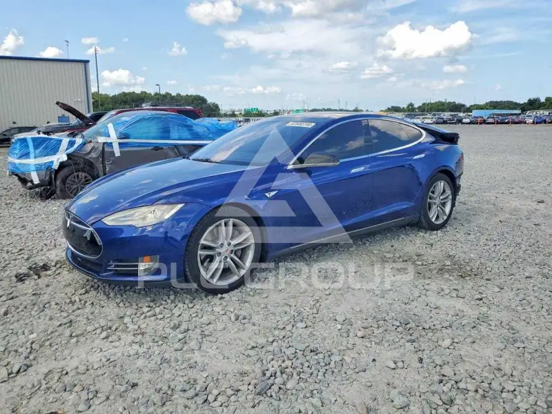 2015 Tesla Model S photo