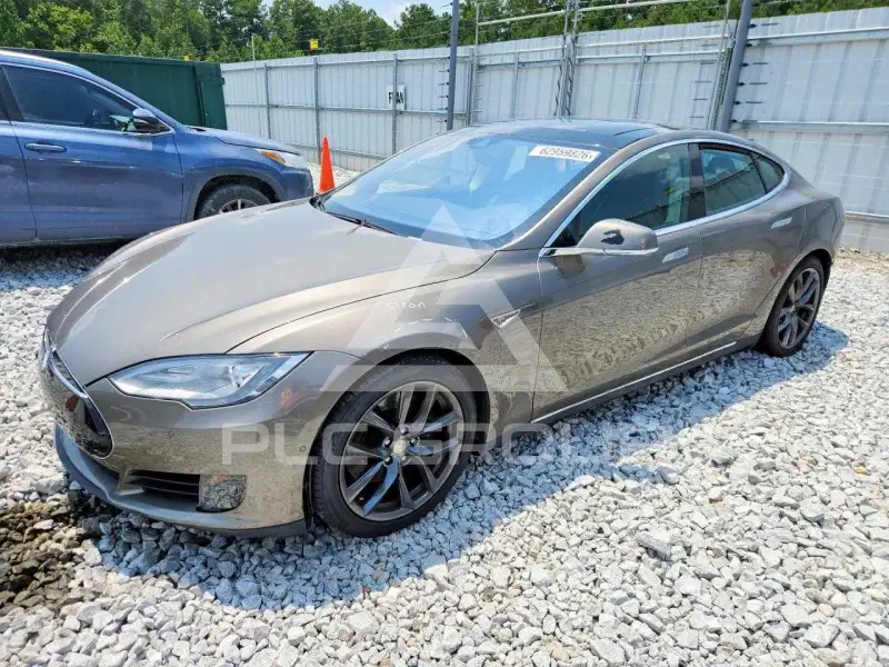 2015 Tesla Model S фото