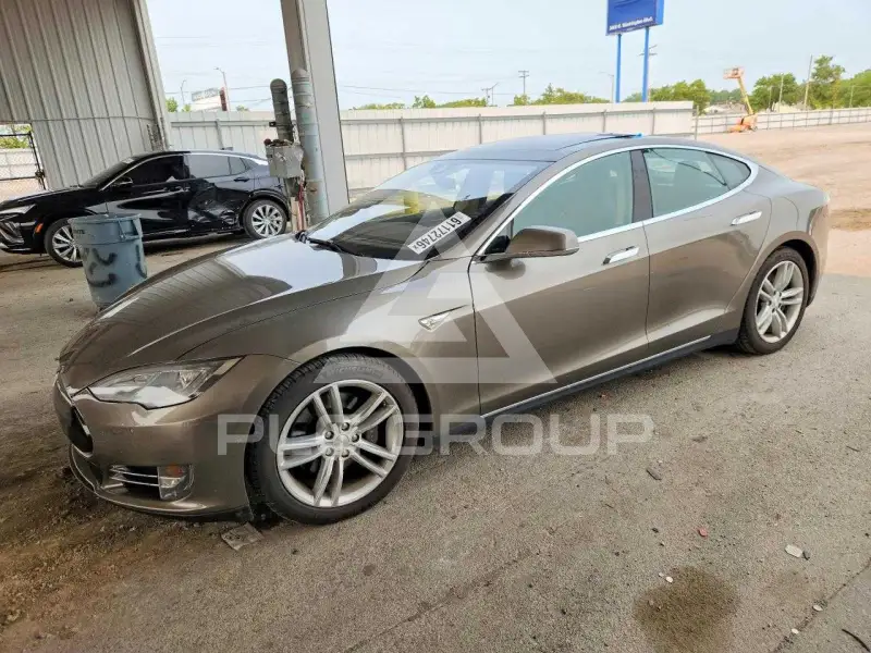 2015 Tesla Model S photo
