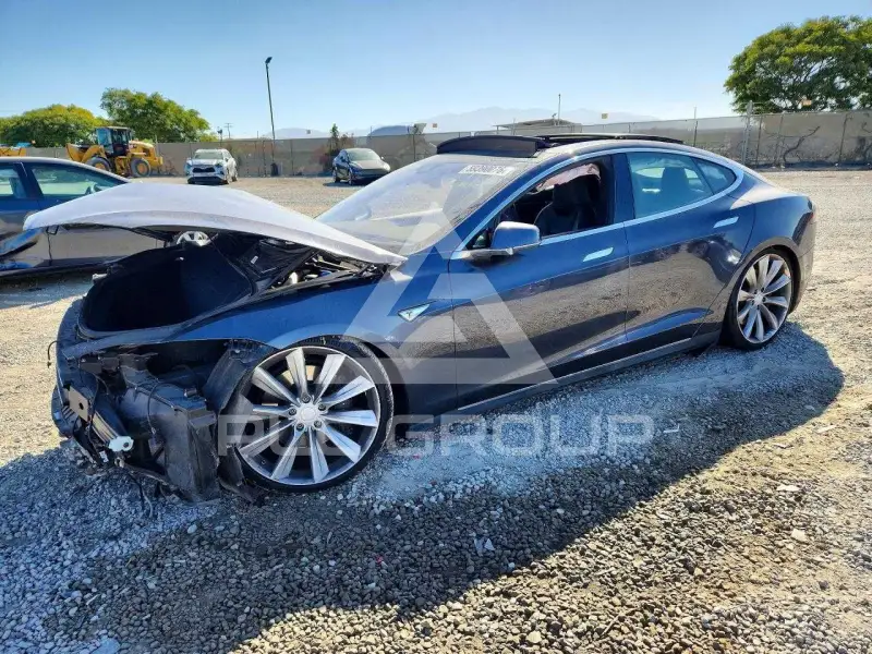 2015 Tesla Model S photo