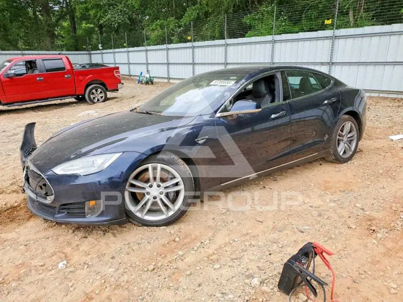 2015 Tesla Model S фото