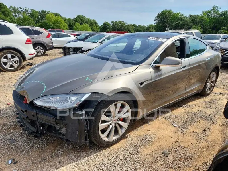 2015 Tesla Model S фото