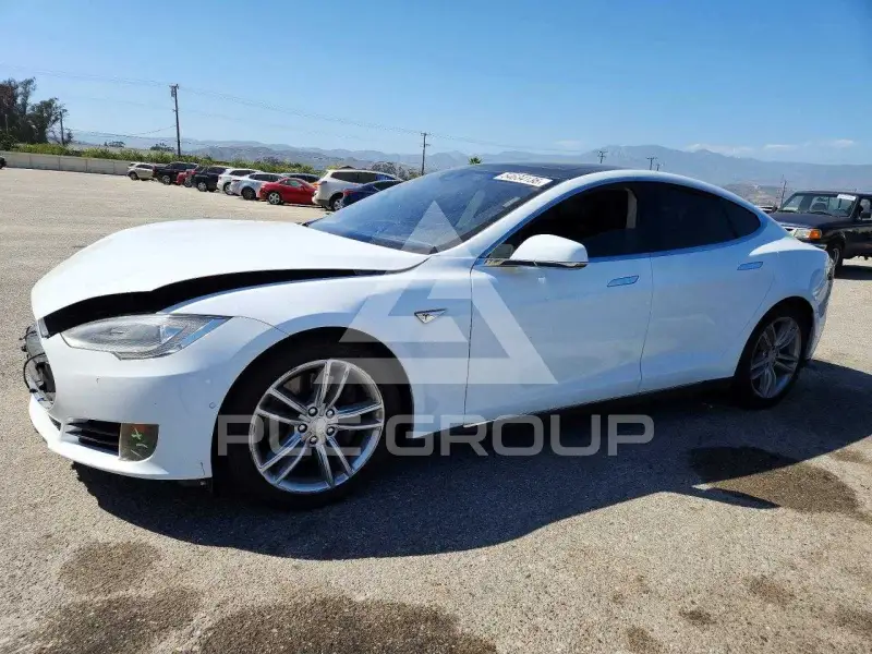 2015 Tesla Model S фото