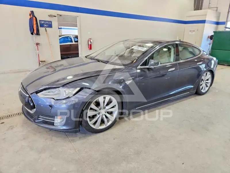 2015 Tesla Model S фото