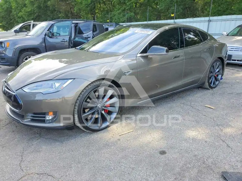 2015 Tesla Model S photo