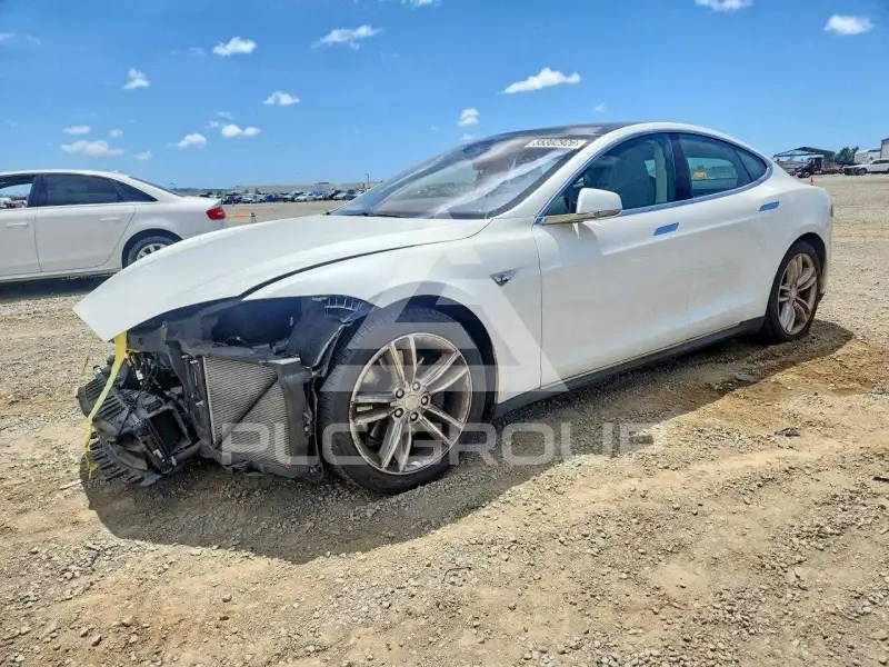 2015 Tesla Model S фото