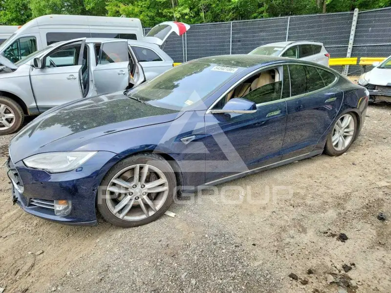 2015 Tesla Model S фото