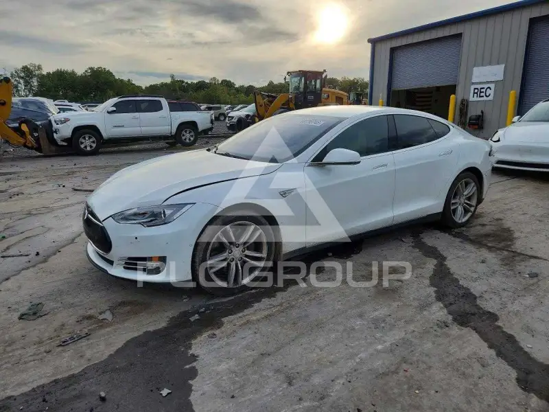 2015 Tesla Model S фото