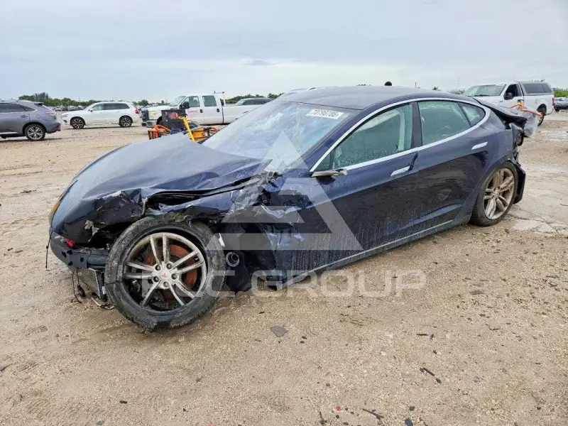 2015 Tesla Model S фото