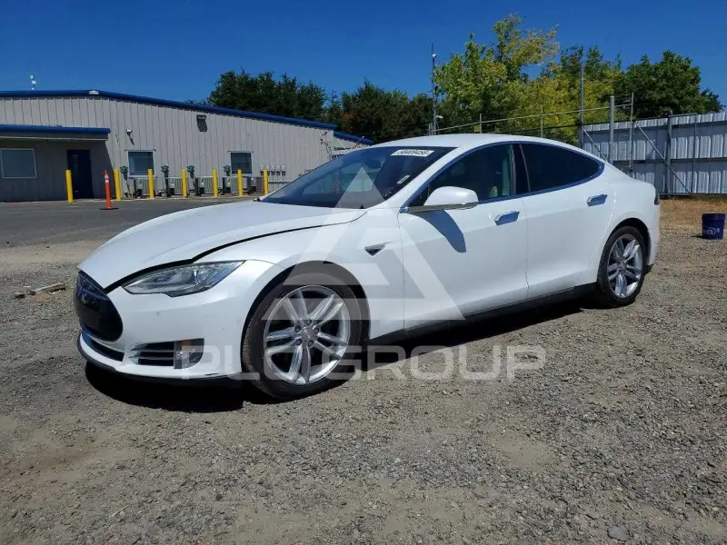 2015 Tesla Model S фото