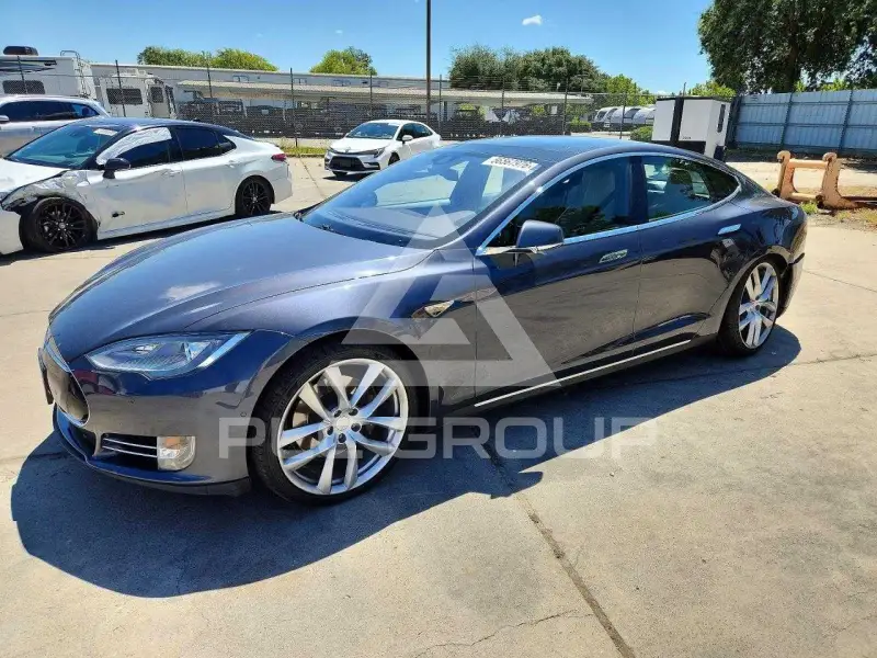 2015 Tesla Model S фото