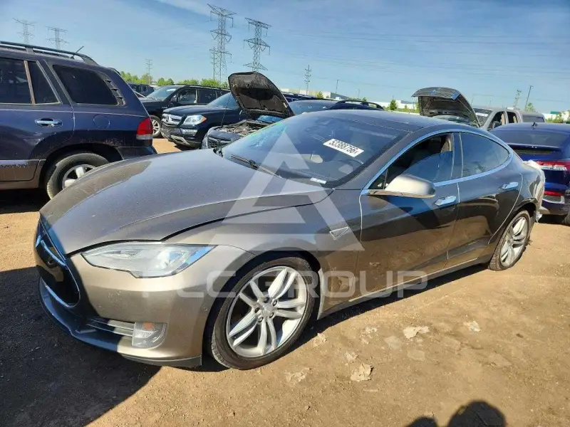 2015 Tesla Model S фото