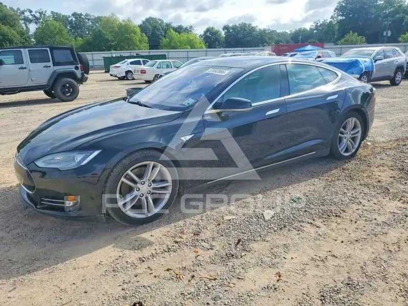 2015 Tesla Model S фото