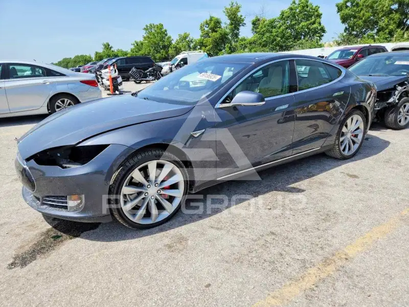 2015 Tesla Model S фото