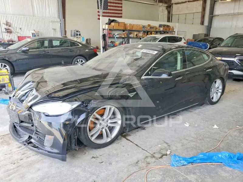2015 Tesla Model S photo