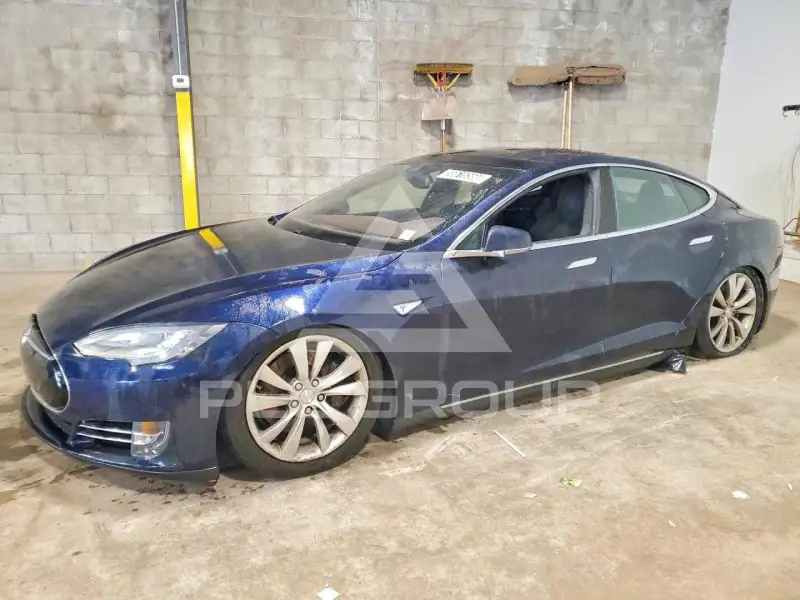 2015 Tesla Model S фото