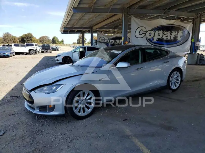 2015 Tesla Model S фото