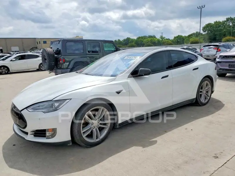 2015 Tesla Model S фото