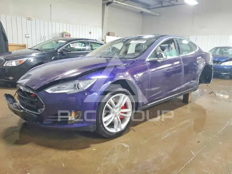 2015 Tesla Model S фото