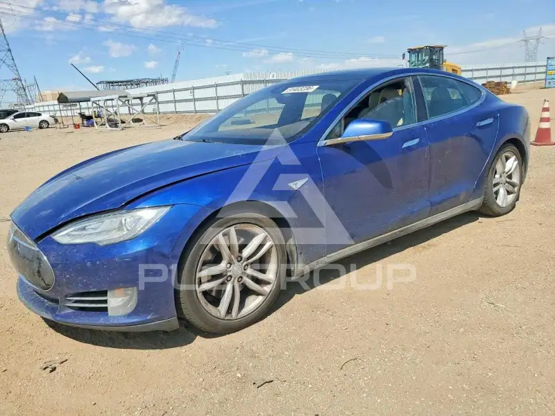 2015 Tesla Model S фото