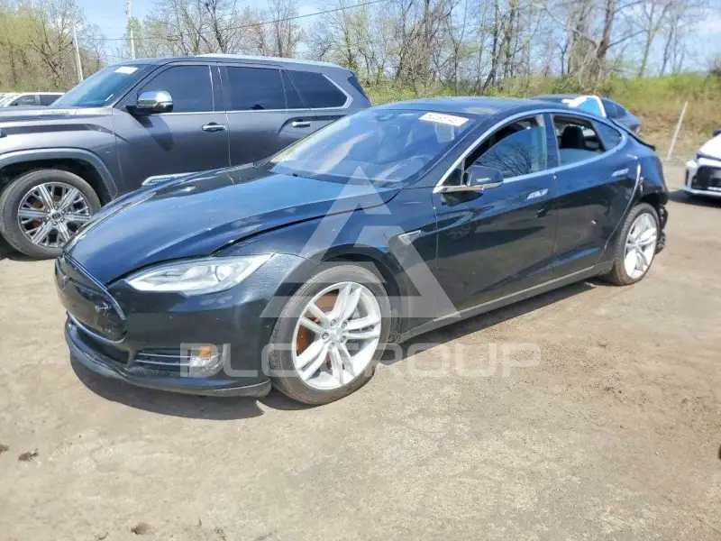 2015 Tesla Model S фото